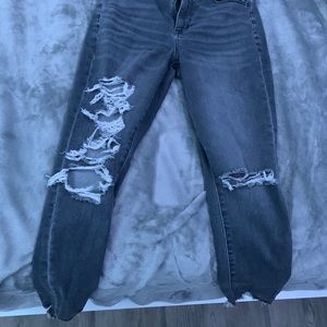 AMERICAN EAGLE RIPPED JEANS